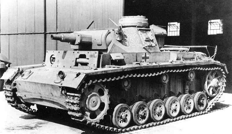 Pz.Kpfw. III Ausf.N (Fgst.Nr.74961) DAK s.Pz.Abt.501 #832 {101}{a} UK 194x.jpg